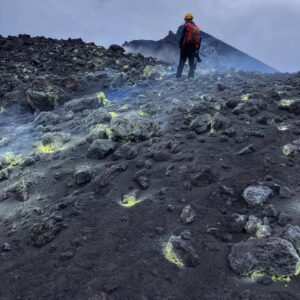 volcan cumbre vieja apagado azufre gases