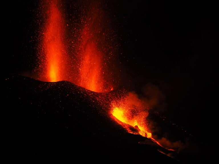 volcano crater la palma