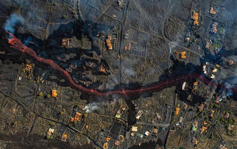 lava fluida nueva boca volcán la palma
