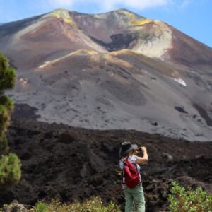 turistas volcán cumbre vieja un año despues