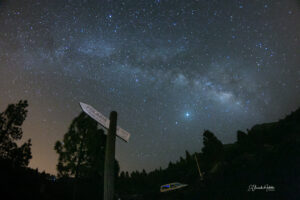 la via lactea desde el mirador llano del jable la palma