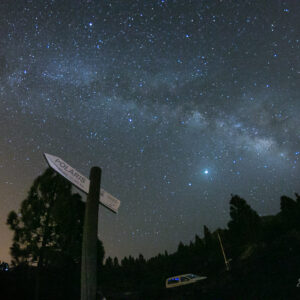 la via lactea desde el mirador llano del jable la palma