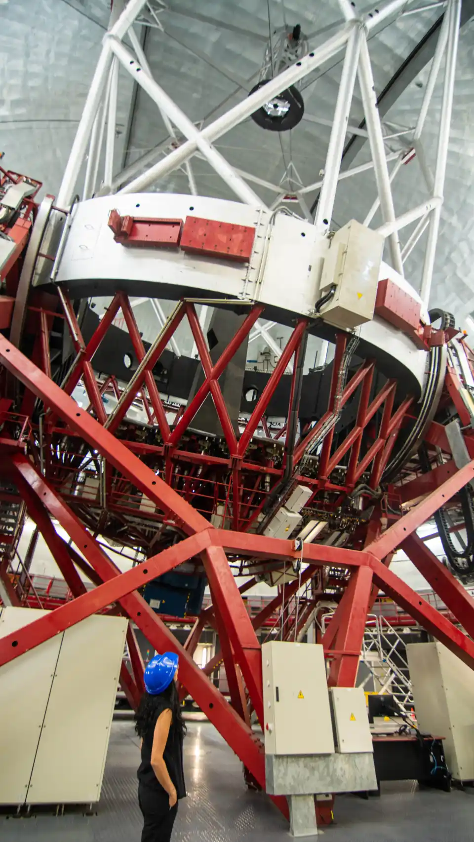 inside gran telescopio canarias