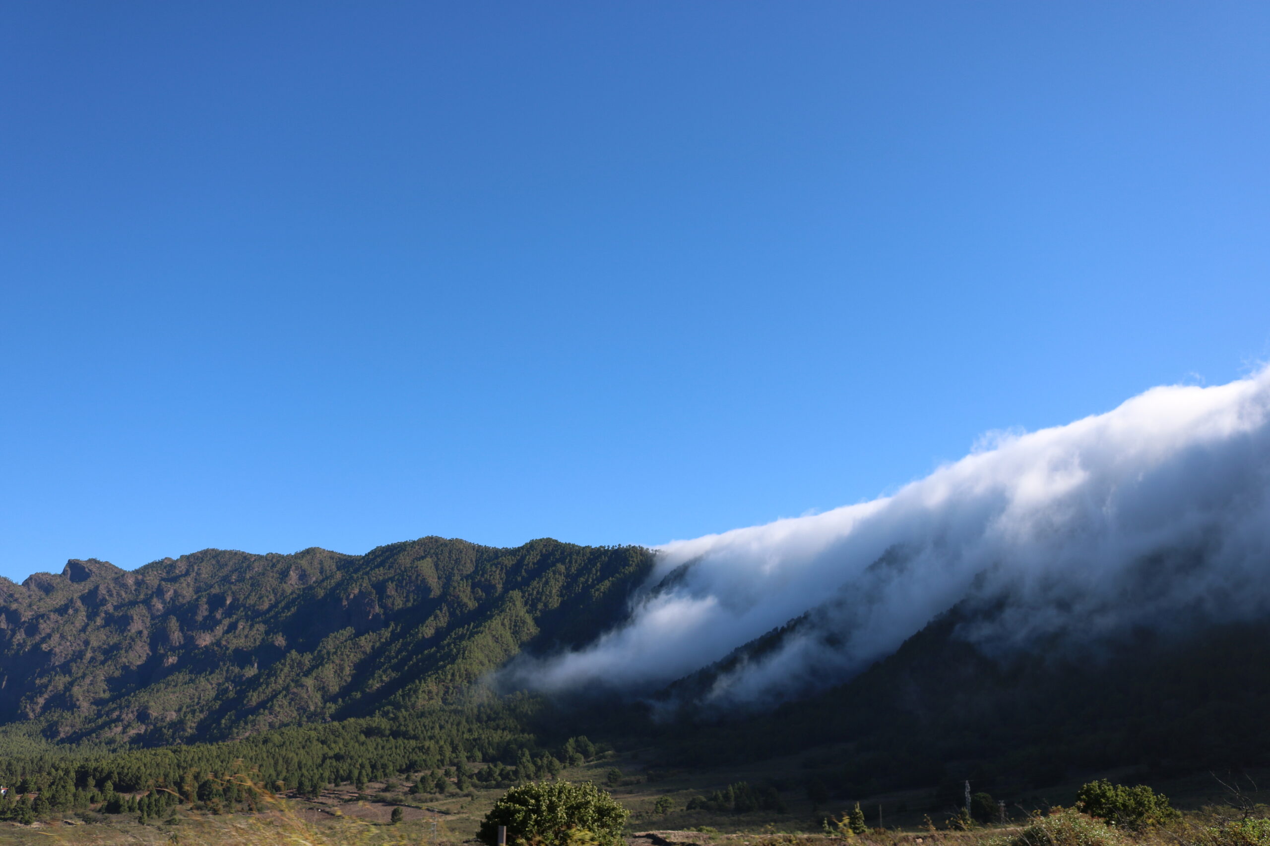 cascada de nubes ruta volcanes